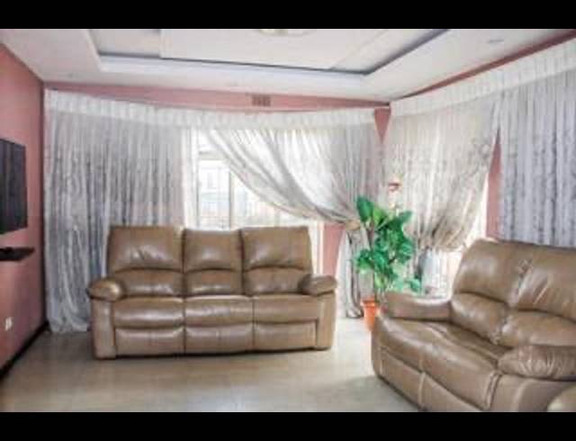 3 BEDROOM HOUSE FOR SALE IN TEMBISA EXT 11